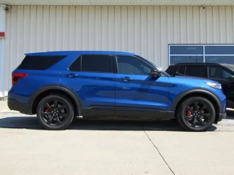 Photos of 2022 Ford Explorer ST for sale in Bethany, MO at Pettijohn Auto Center