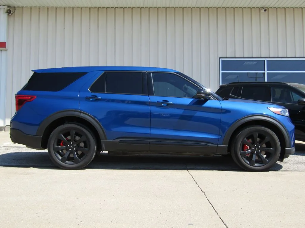Used 2022 Ford Explorer ST with VIN 1FM5K8GCXNGA85549 for sale in Kansas City