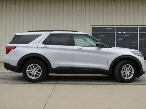 Photos of 2026 Ford Explorer Active for sale in Bethany, MO at Pettijohn Auto Center