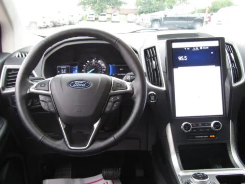More photos of 2024 Ford Edge SEL at Pettijohn Auto Center, MO