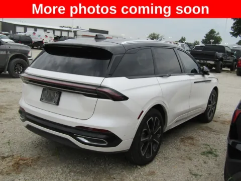 More photos of 2024 Lincoln Nautilus Reserve at Pettijohn Auto Center, MO