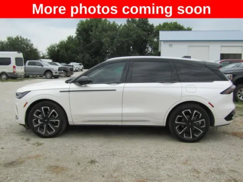 Photos of 2024 Lincoln Nautilus Reserve for sale in Bethany, MO at Pettijohn Auto Center