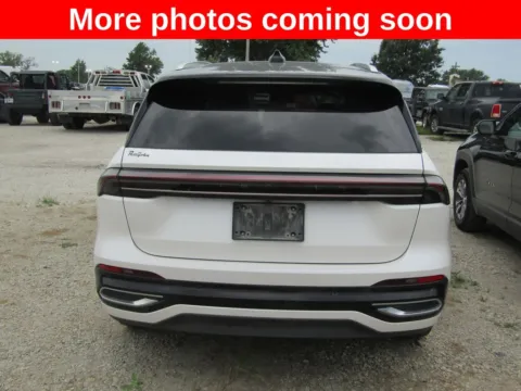 More photos of 2024 Lincoln Nautilus Reserve at Pettijohn Auto Center, MO
