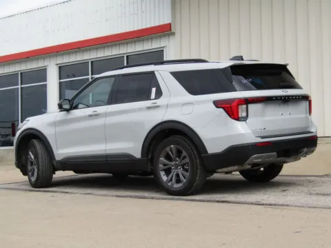 More photos of 2027 Ford Explorer Active at Pettijohn Auto Center, MO