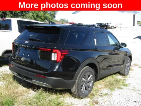 More photos of 2027 Ford Explorer Active at Pettijohn Auto Center, MO