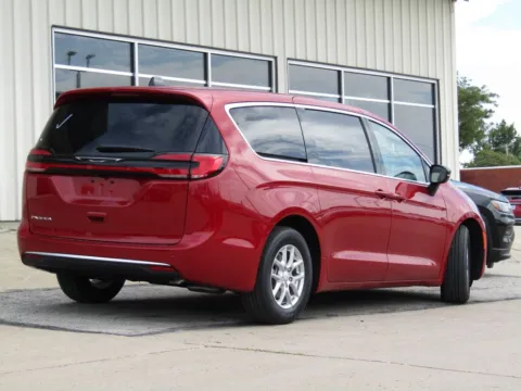 Another view of 2027 Chrysler Pacifica Select for sale in Bethany, MO at Pettijohn Auto Center
