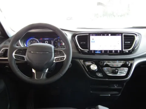 More photos of 2027 Chrysler Pacifica Select at Pettijohn Auto Center, MO