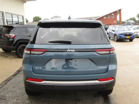 More photos of 2027 Jeep Grand Cherokee Limited at Pettijohn Auto Center, MO