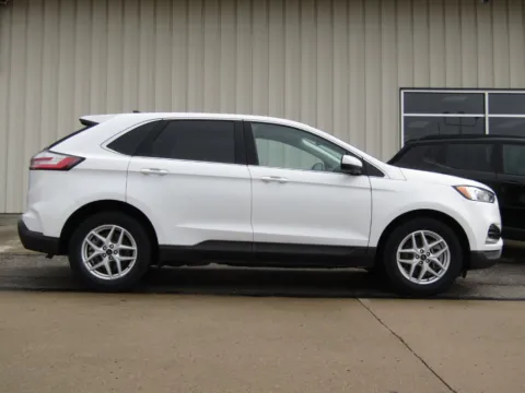 Photos of 2023 Ford Edge SEL for sale in Bethany, MO at Pettijohn Auto Center