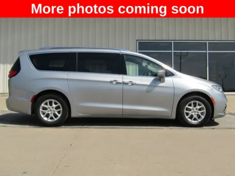 Photos of 2021 Chrysler Pacifica Touring L for sale in Bethany, MO at Pettijohn Auto Center