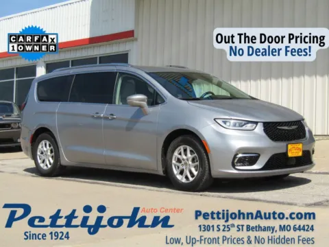 Silver 2021 Chrysler Pacifica Touring L for sale in Bethany, MO