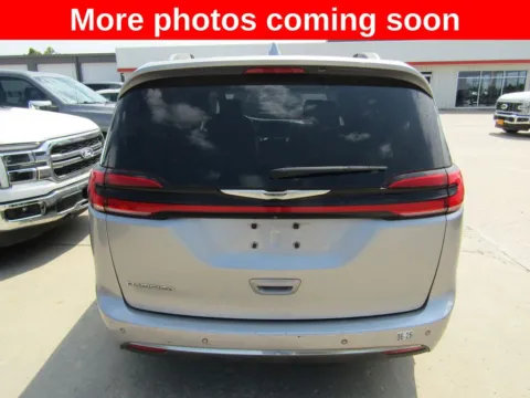 More photos of 2021 Chrysler Pacifica Touring L at Pettijohn Auto Center, MO
