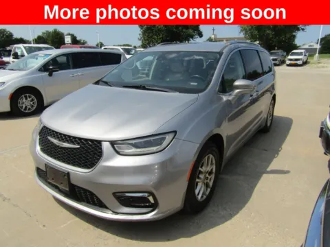 Silver 2021 Chrysler Pacifica Touring L for sale in Bethany, MO