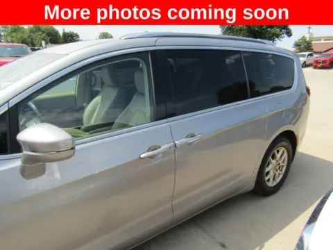 Photos of 2021 Chrysler Pacifica Touring L for sale in Bethany, MO at Pettijohn Auto Center