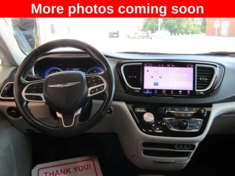 More photos of 2021 Chrysler Pacifica Touring L at Pettijohn Auto Center, MO