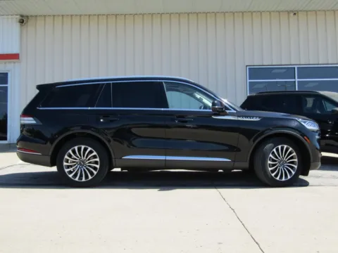 Photos of 2023 Lincoln Aviator Reserve for sale in Bethany, MO at Pettijohn Auto Center