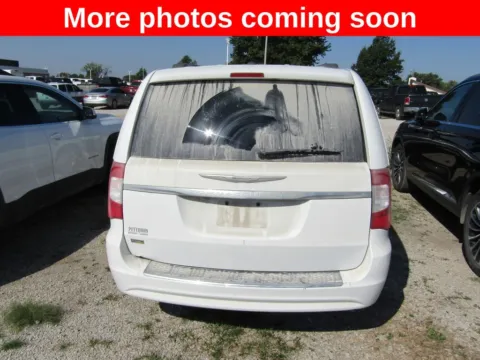 More photos of 2016 Chrysler Town & Country Touring at Pettijohn Auto Center, MO