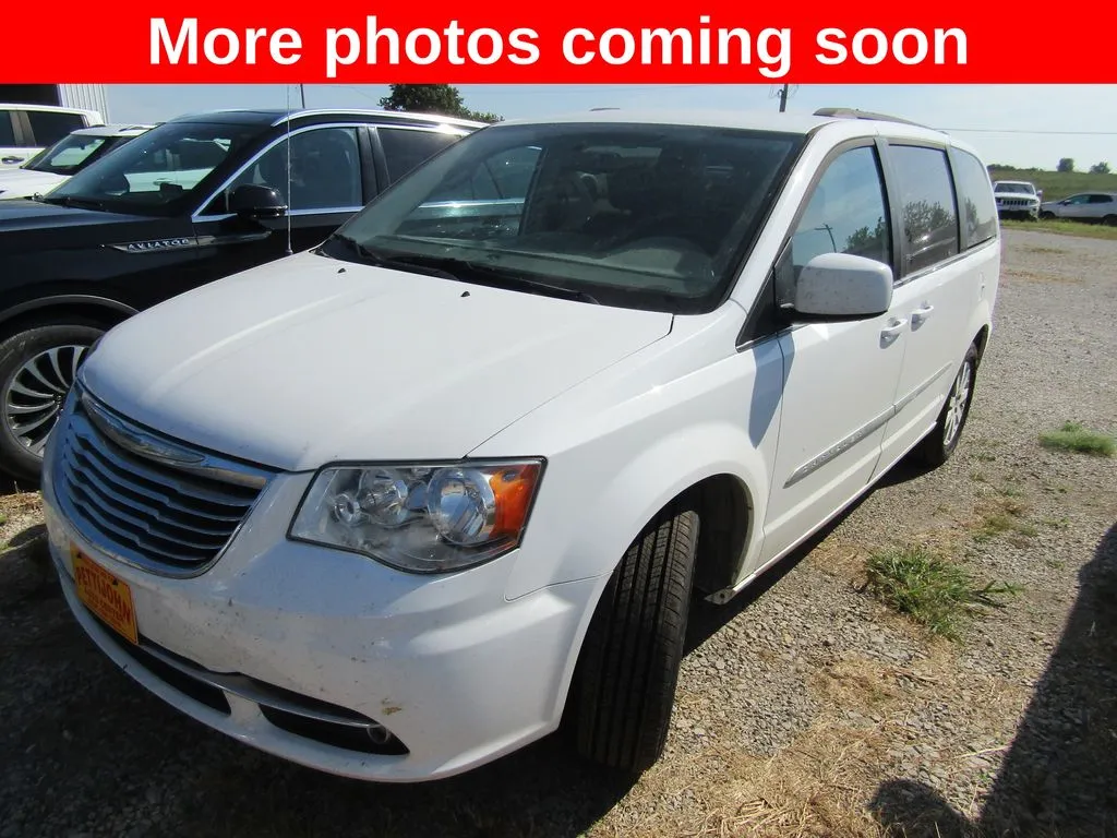 White 2016 Chrysler Town & Country Touring for sale in Bethany, MO