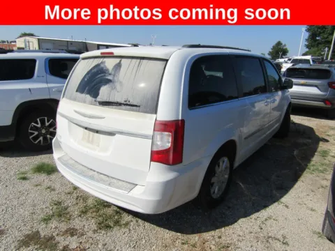 More photos of 2016 Chrysler Town & Country Touring at Pettijohn Auto Center, MO