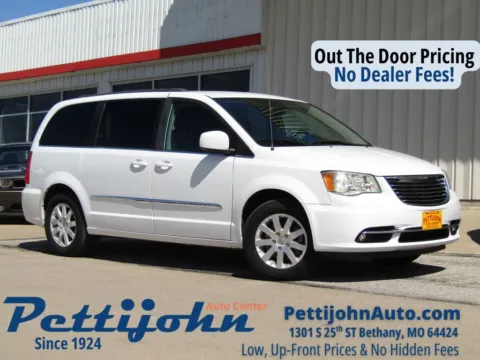 White 2016 Chrysler Town & Country Touring for sale in Bethany, MO