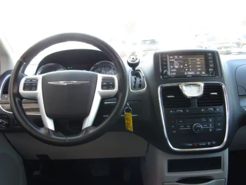 More photos of 2016 Chrysler Town & Country Touring at Pettijohn Auto Center, MO