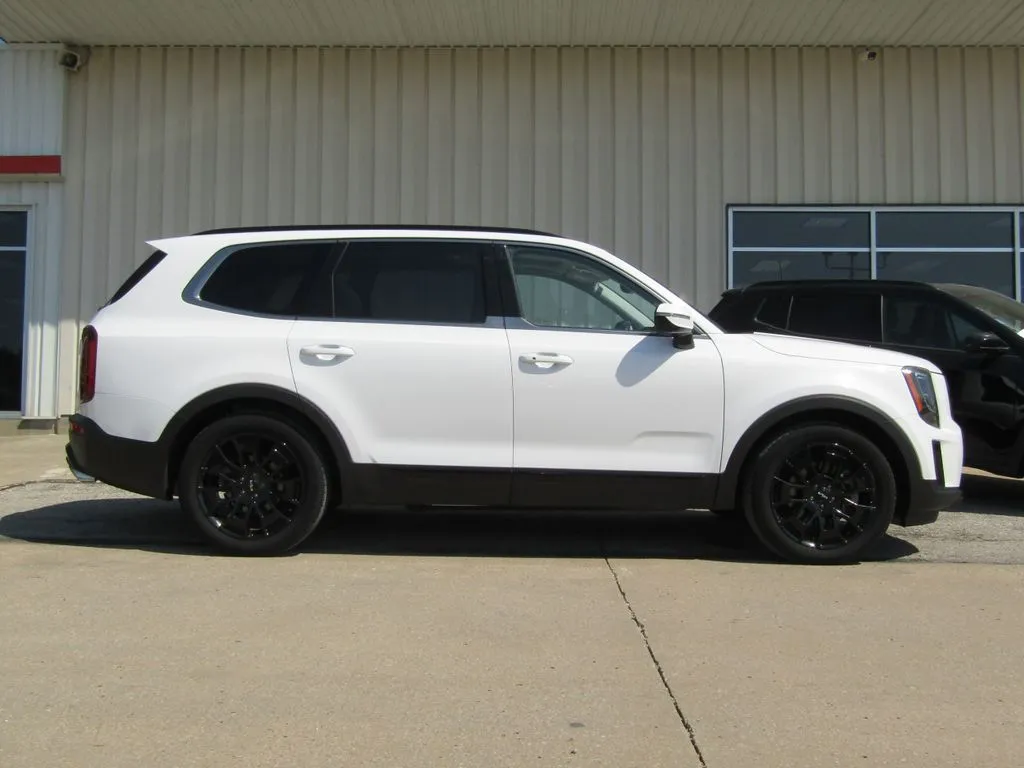 Used 2022 Kia Telluride SX with VIN 5XYP5DHC7NG236281 for sale in Kansas City