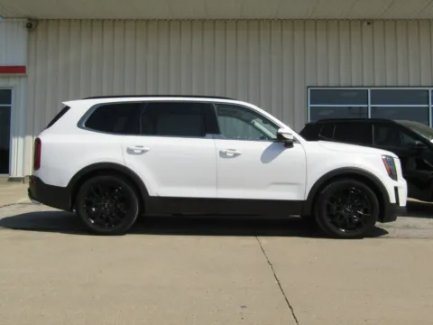 Photos of 2022 Kia Telluride SX for sale in Bethany, MO at Pettijohn Auto Center