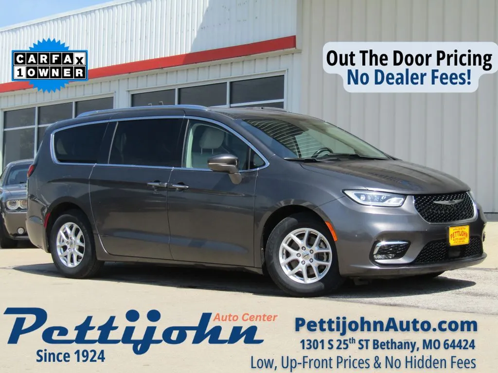 Gray 2021 Chrysler Pacifica Touring L for sale in Bethany, MO