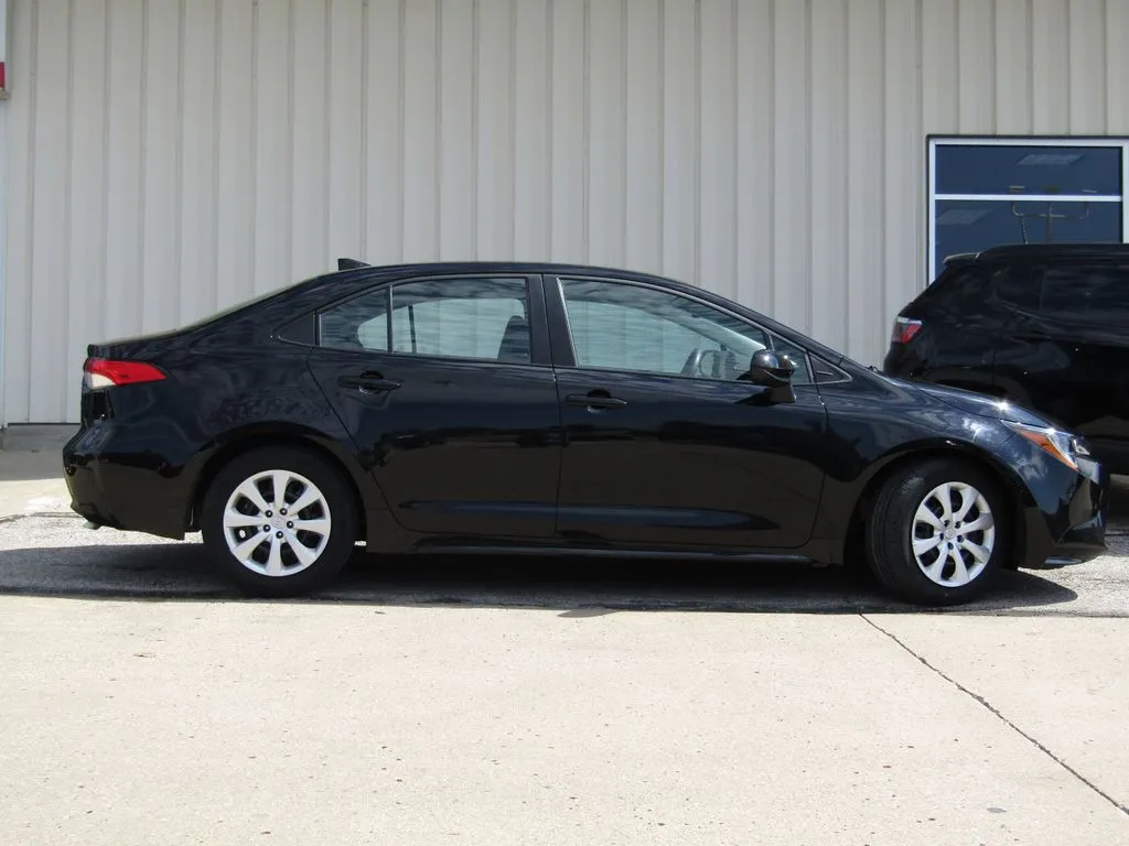 Used 2025 Toyota Corolla LE with VIN 5YFB4MDE0SP271952 for sale in Kansas City