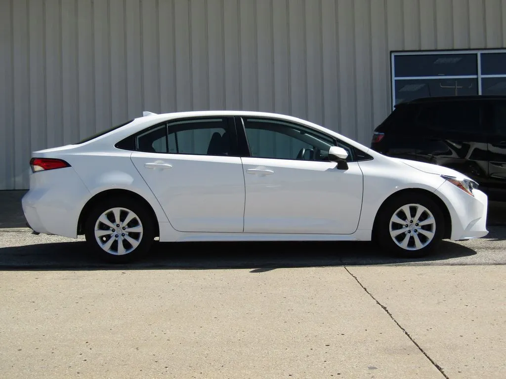 Used 2025 Toyota Corolla LE with VIN 5YFB4MDE6SP268621 for sale in Kansas City
