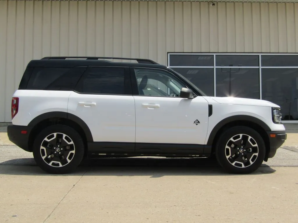 Used 2021 Ford Bronco Sport Outer Banks with VIN 3FMCR9C63MRA95114 for sale in Kansas City