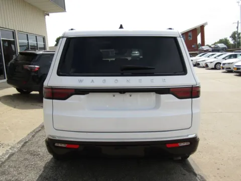 More photos of 2025 Jeep Wagoneer Series II at Pettijohn Auto Center, MO
