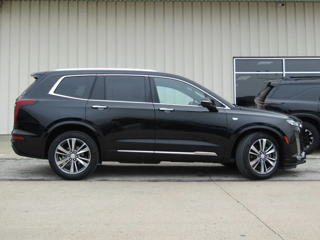 Used 2020 Cadillac XT6 Premium Luxury with VIN 1GYKPFRS0LZ225850 for sale in Kansas City