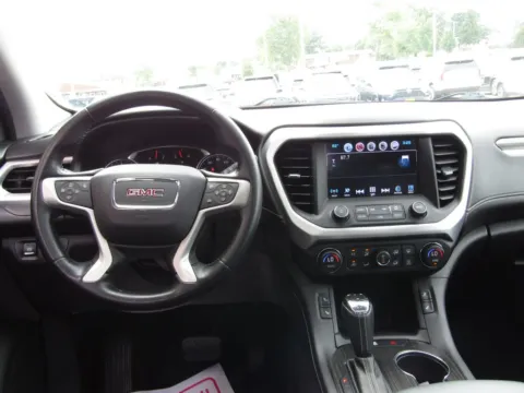 More photos of 2018 GMC Acadia SLT-2 at Pettijohn Auto Center, MO