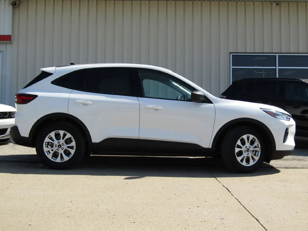 Used 2025 Ford Escape Active with VIN 1FMCU0GN3SUA64270 for sale in Kansas City