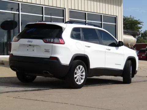 Another view of 2022 Jeep Cherokee Latitude Lux for sale in Bethany, MO at Pettijohn Auto Center