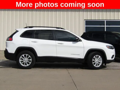 Photos of 2022 Jeep Cherokee Latitude Lux for sale in Bethany, MO at Pettijohn Auto Center