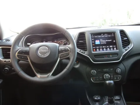 More photos of 2022 Jeep Cherokee Latitude Lux at Pettijohn Auto Center, MO