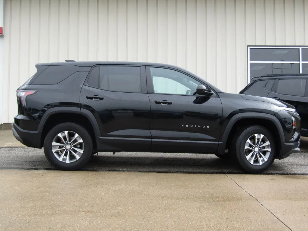 Used 2026 Chevrolet Equinox LT with VIN 3GNAXPEG4TL360448 for sale in Kansas City