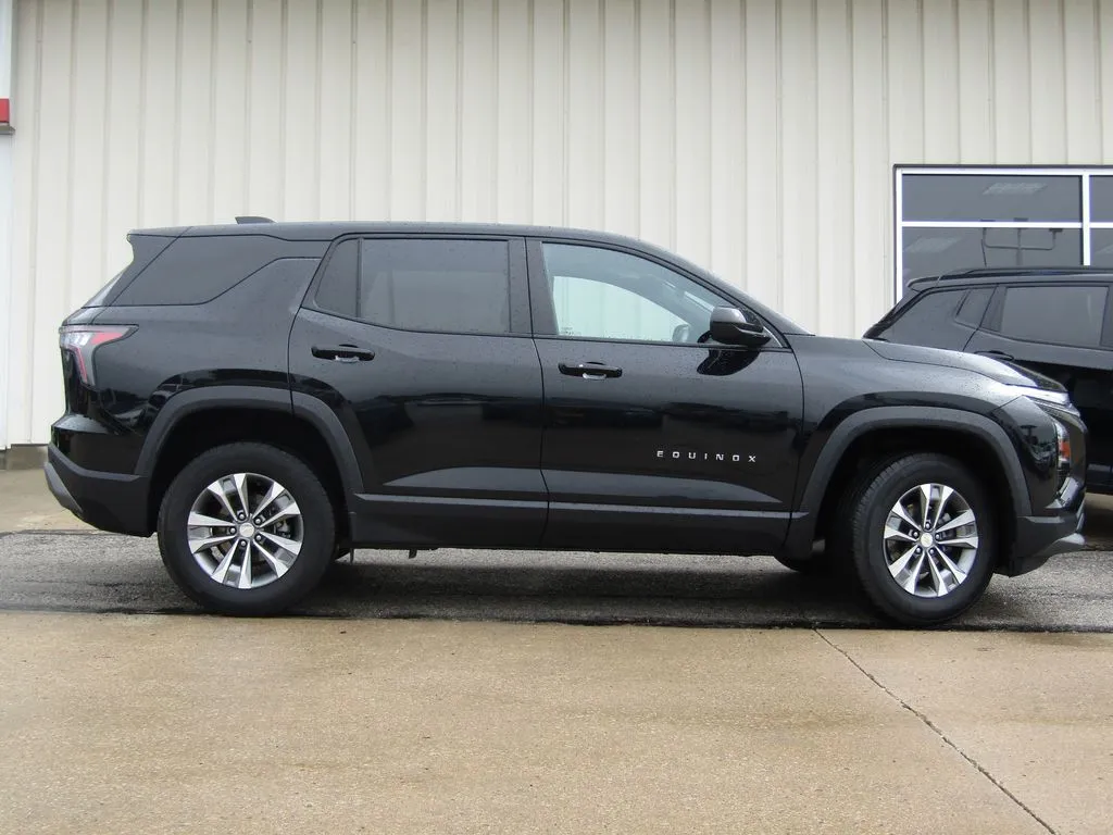 Used 2026 Chevrolet Equinox LT with VIN 3GNAXPEG4TL360448 for sale in Kansas City