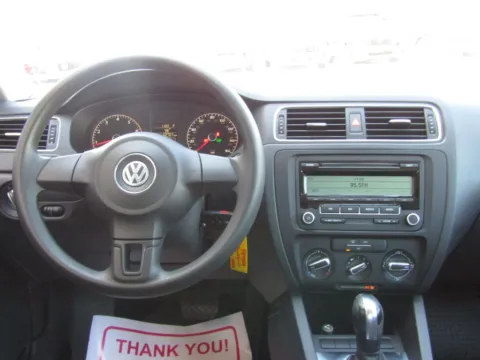 More photos of 2011 Volkswagen Jetta 2.5L SE at Pettijohn Auto Center, MO