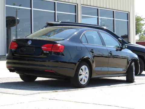 Another view of 2011 Volkswagen Jetta 2.5L SE for sale in Bethany, MO at Pettijohn Auto Center