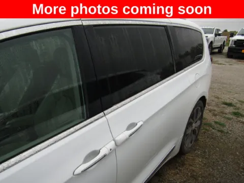 Photos of 2019 Chrysler Pacifica Limited for sale in Bethany, MO at Pettijohn Auto Center