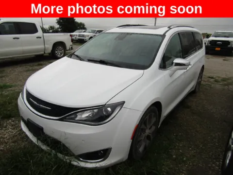 White 2019 Chrysler Pacifica Limited for sale in Bethany, MO