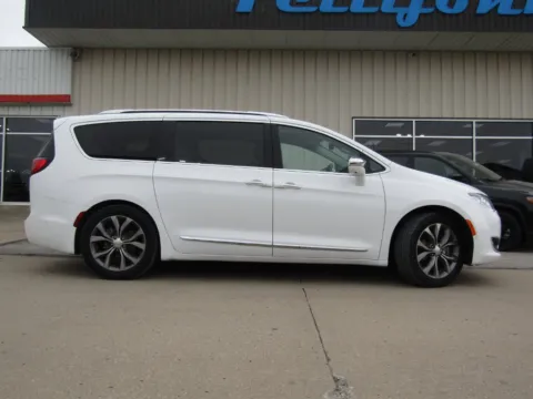 Photos of 2019 Chrysler Pacifica Limited for sale in Bethany, MO at Pettijohn Auto Center