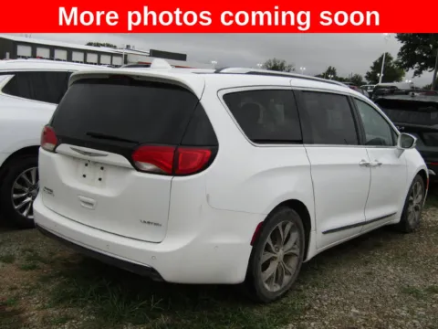More photos of 2019 Chrysler Pacifica Limited at Pettijohn Auto Center, MO