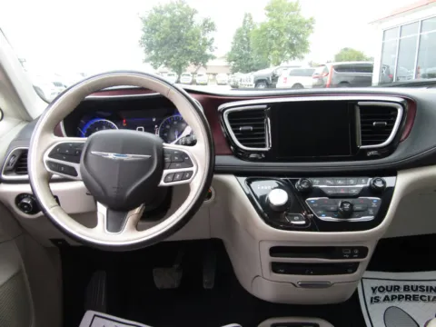 More photos of 2019 Chrysler Pacifica Limited at Pettijohn Auto Center, MO