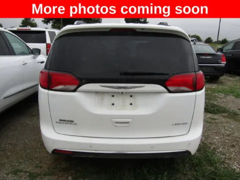 More photos of 2019 Chrysler Pacifica Limited at Pettijohn Auto Center, MO