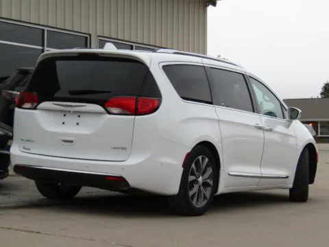 Another view of 2019 Chrysler Pacifica Limited for sale in Bethany, MO at Pettijohn Auto Center