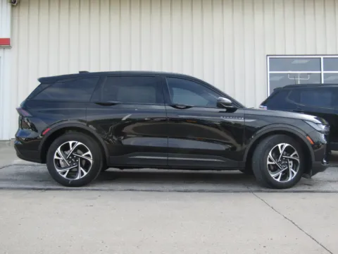 Photos of 2025 Lincoln Nautilus Premiere for sale in Bethany, MO at Pettijohn Auto Center